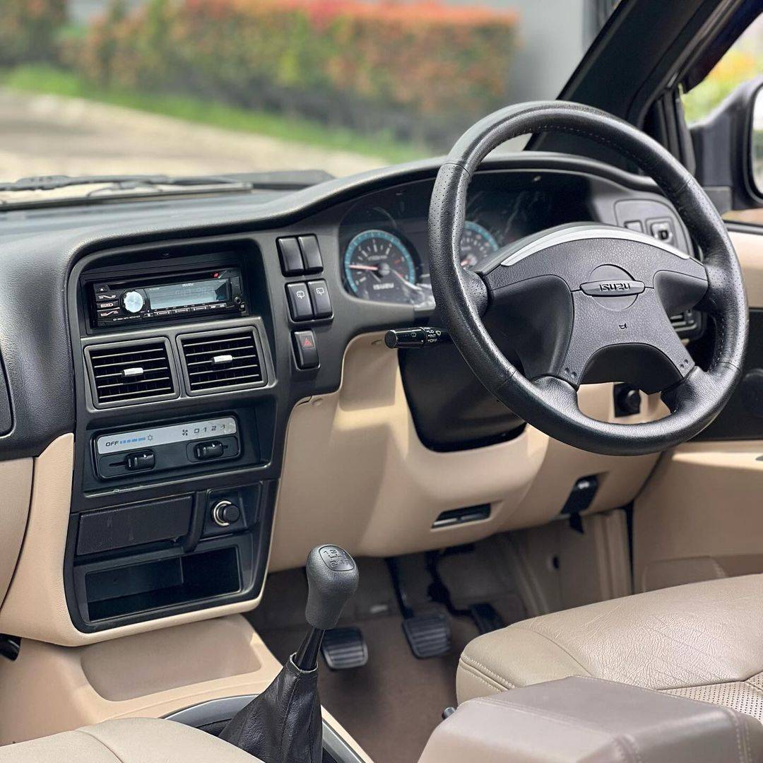 2017 Isuzu Mu-X  2.5L 4x4 MT 2017 Isuzu Mu-X  2.5L 4x4 MT