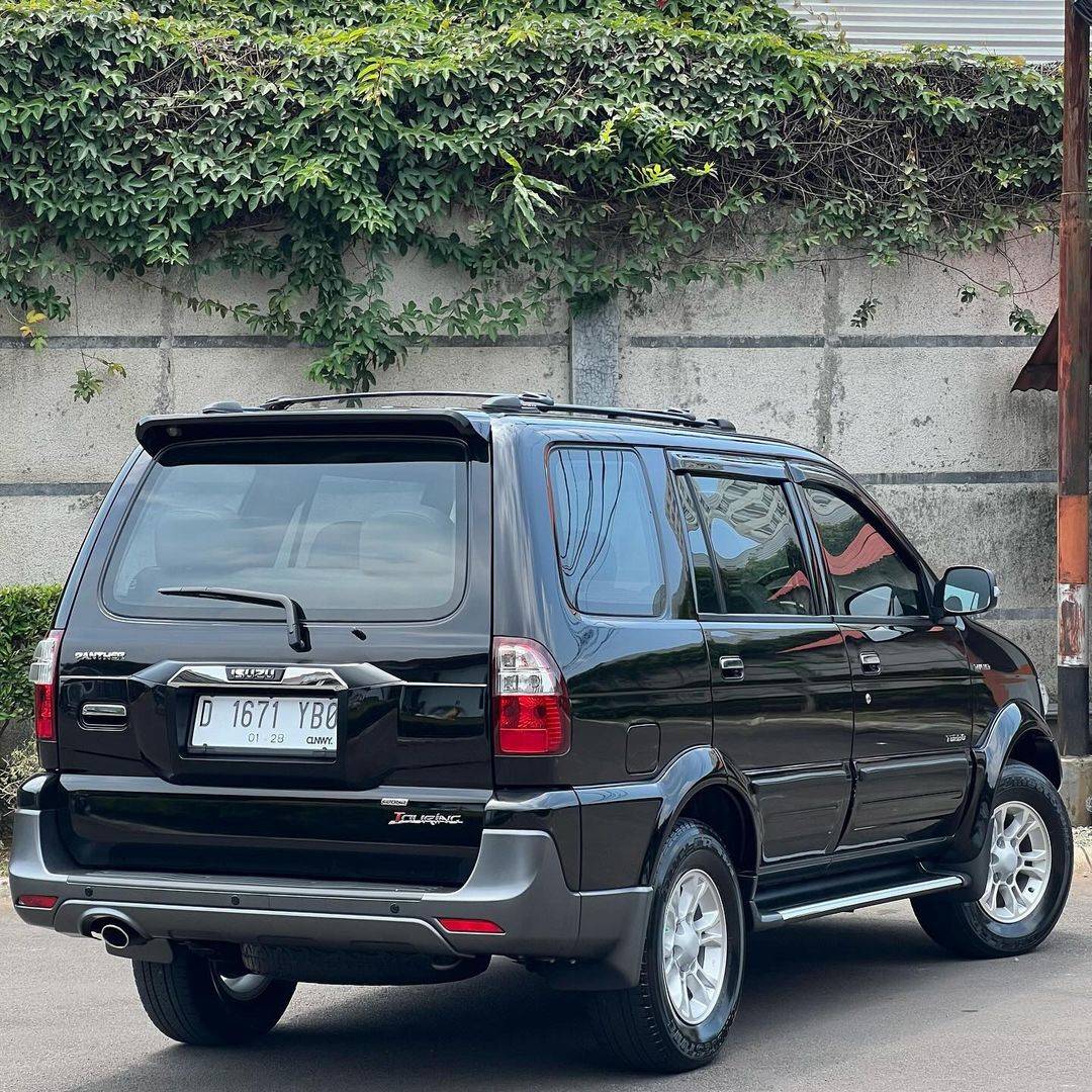 2017 Isuzu Mu-X  2.5L 4x4 MT 2017 Isuzu Mu-X  2.5L 4x4 MT