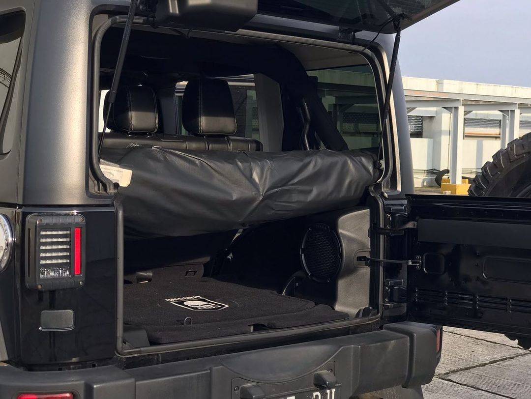 2012 Jeep Wrangler Sahara 3.6L Pentastar AT 2012 Jeep Wrangler Sahara 3.6L Pentastar AT