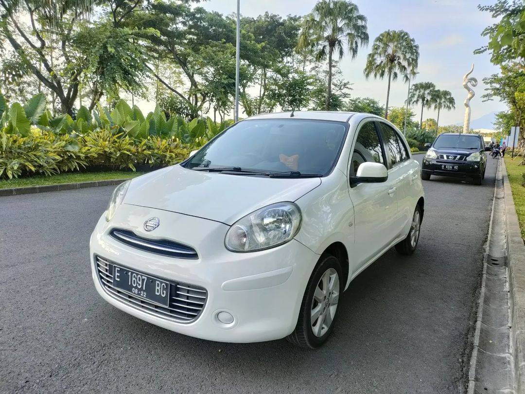 Second Hand 2012 Nissan March 1.5 MT Second Hand 2012 Nissan March 1.5 MT