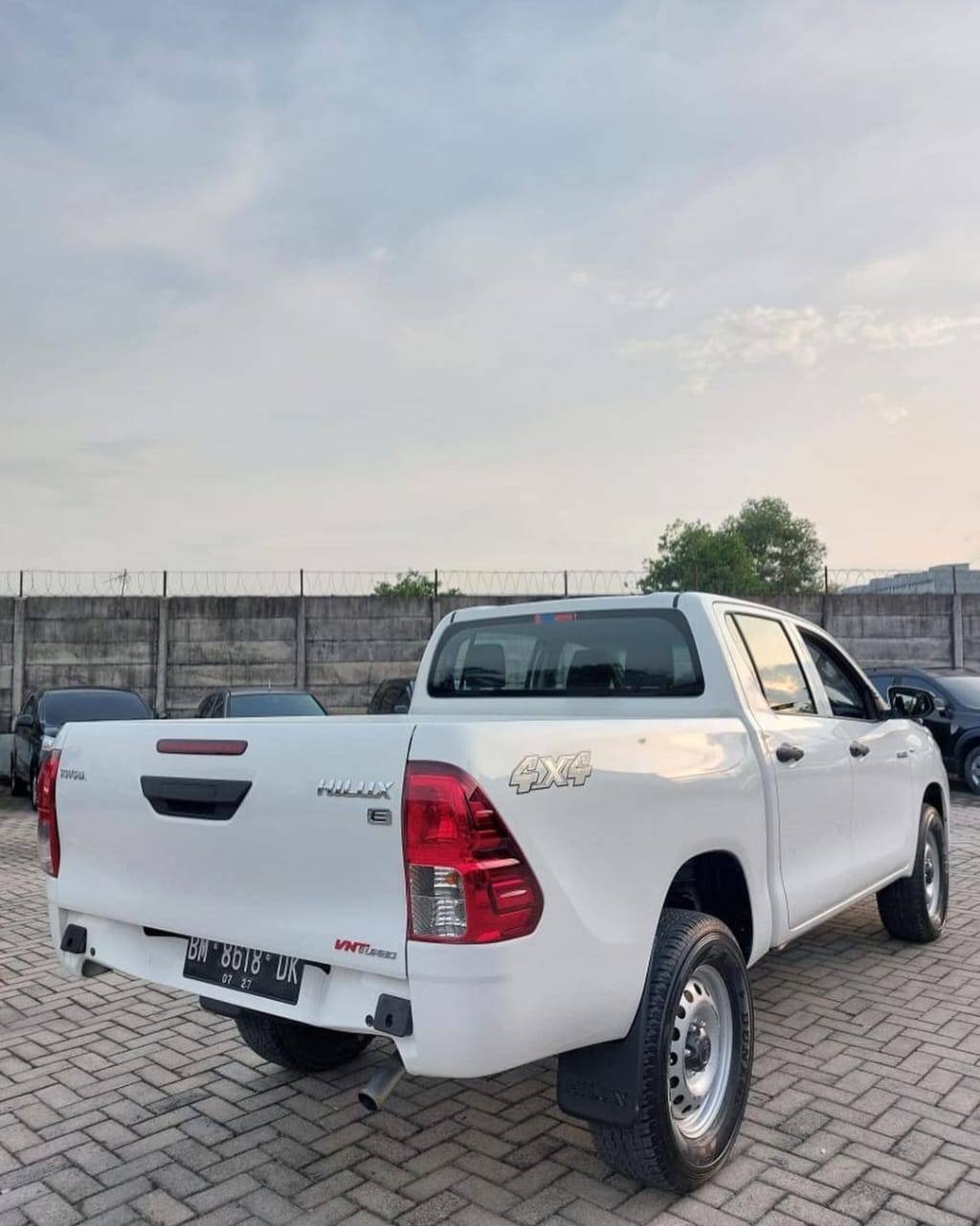 2017 Toyota Hilux Double Cabin E 3.0L MT 2017 Toyota Hilux Double Cabin E 3.0L MT