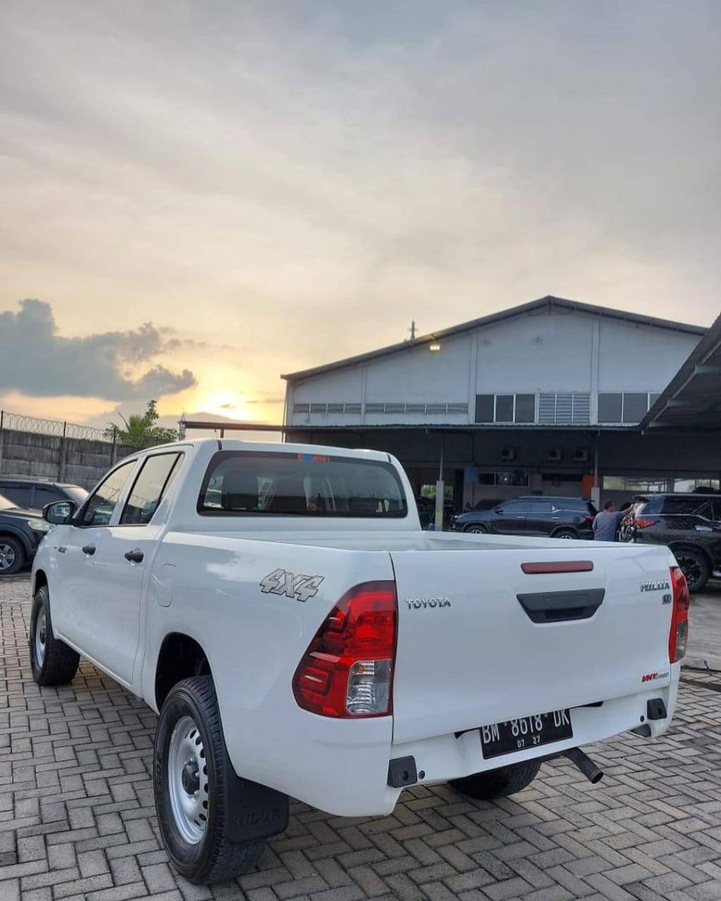 2017 Toyota Hilux Double Cabin E 3.0L MT 2017 Toyota Hilux Double Cabin E 3.0L MT