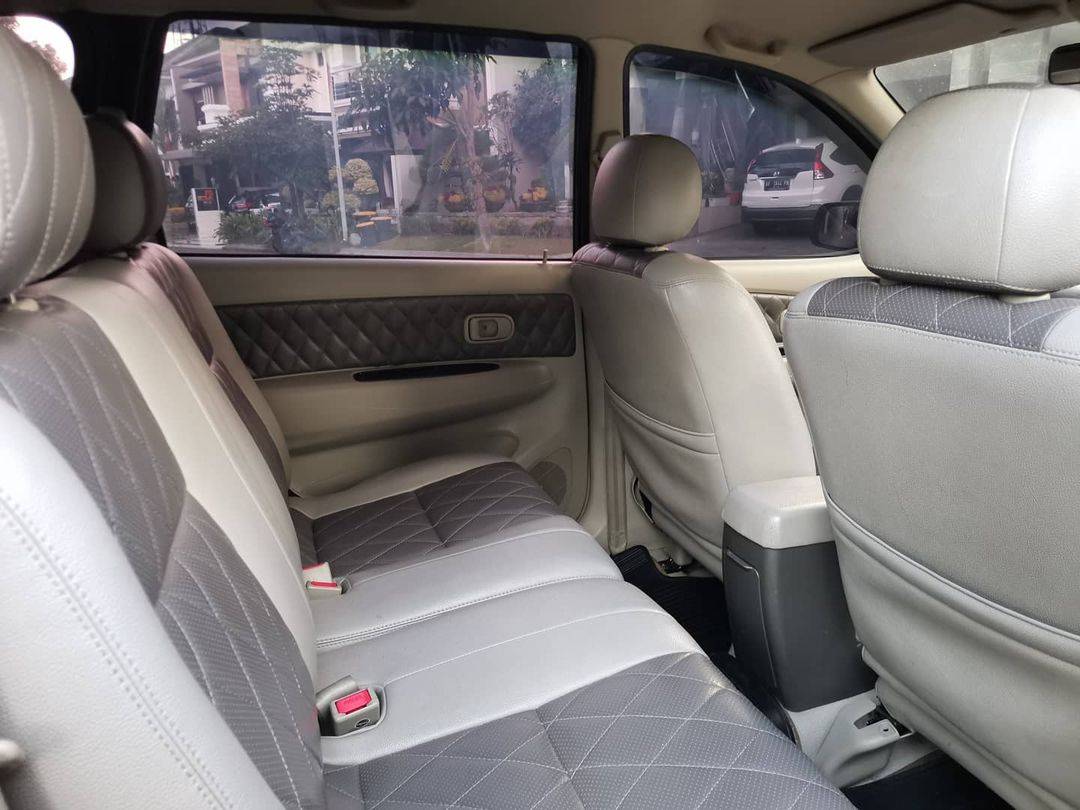 2010 Daihatsu Xenia  Xi DLX VVTi 2010 Daihatsu Xenia  Xi DLX VVTi