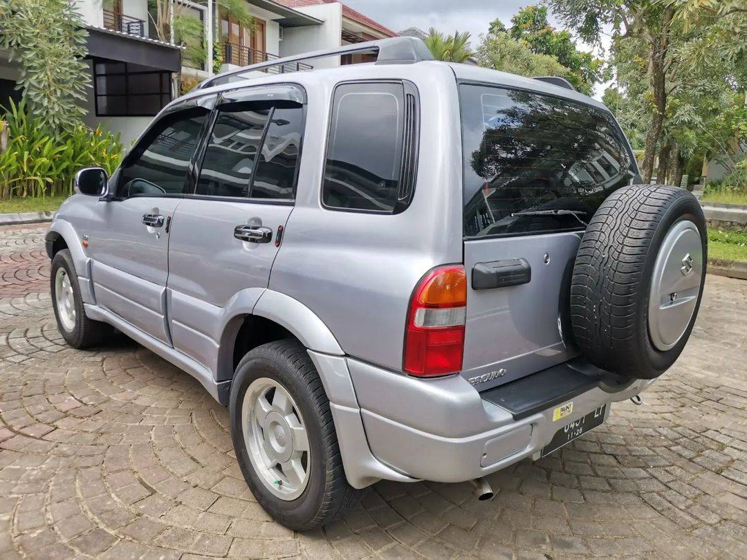 2001 Suzuki Escudo 2.0 M/T 2001 Suzuki Escudo 2.0 M/T