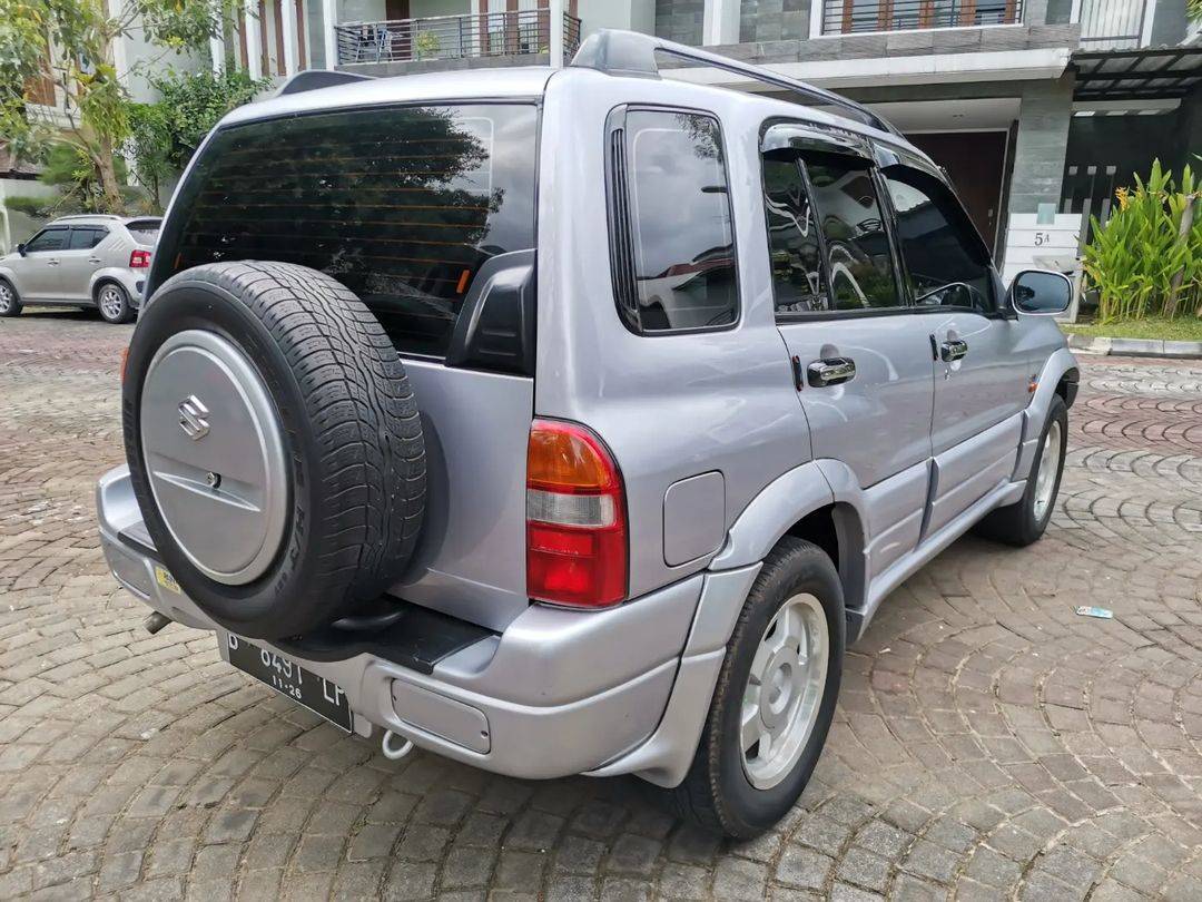 2001 Suzuki Escudo 2.0 M/T 2001 Suzuki Escudo 2.0 M/T