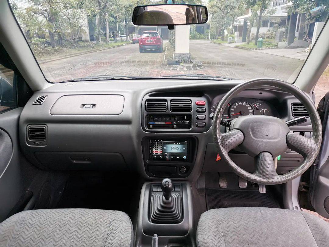 2001 Suzuki Escudo 2.0 M/T 2001 Suzuki Escudo 2.0 M/T