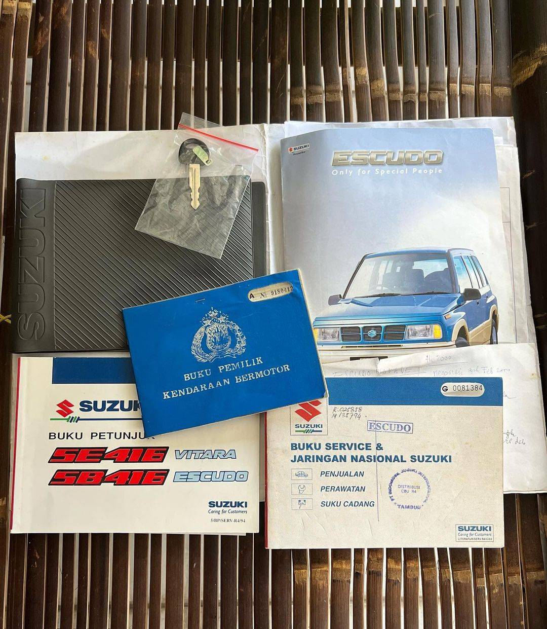 2000 Suzuki Escudo Nomade 1.6L MT 2000 Suzuki Escudo Nomade 1.6L MT