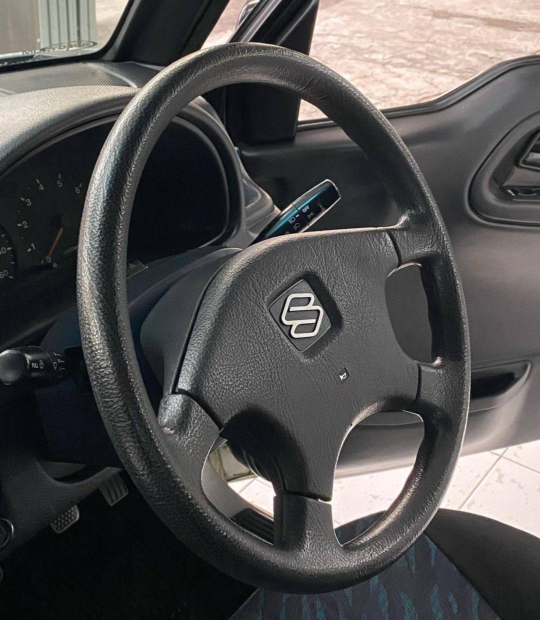 2000 Suzuki Escudo Nomade 1.6L MT 2000 Suzuki Escudo Nomade 1.6L MT