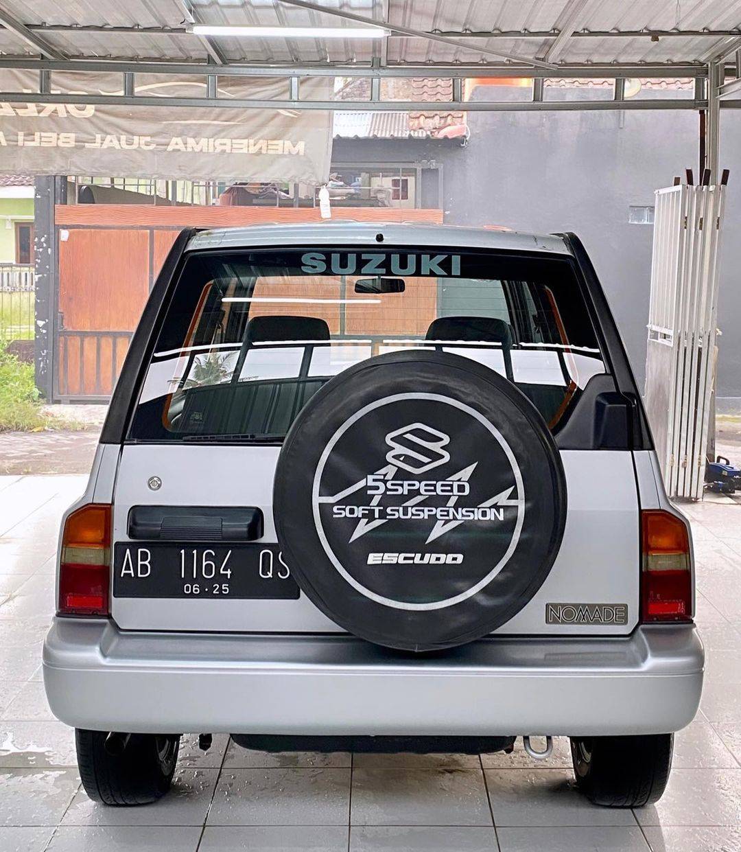 2000 Suzuki Escudo Nomade 1.6L MT 2000 Suzuki Escudo Nomade 1.6L MT