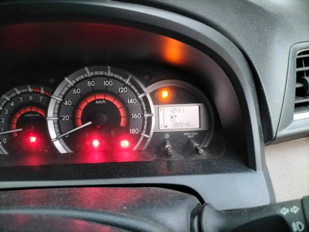 2017 Daihatsu Xenia 1.3 R MT 2017 Daihatsu Xenia 1.3 R MT