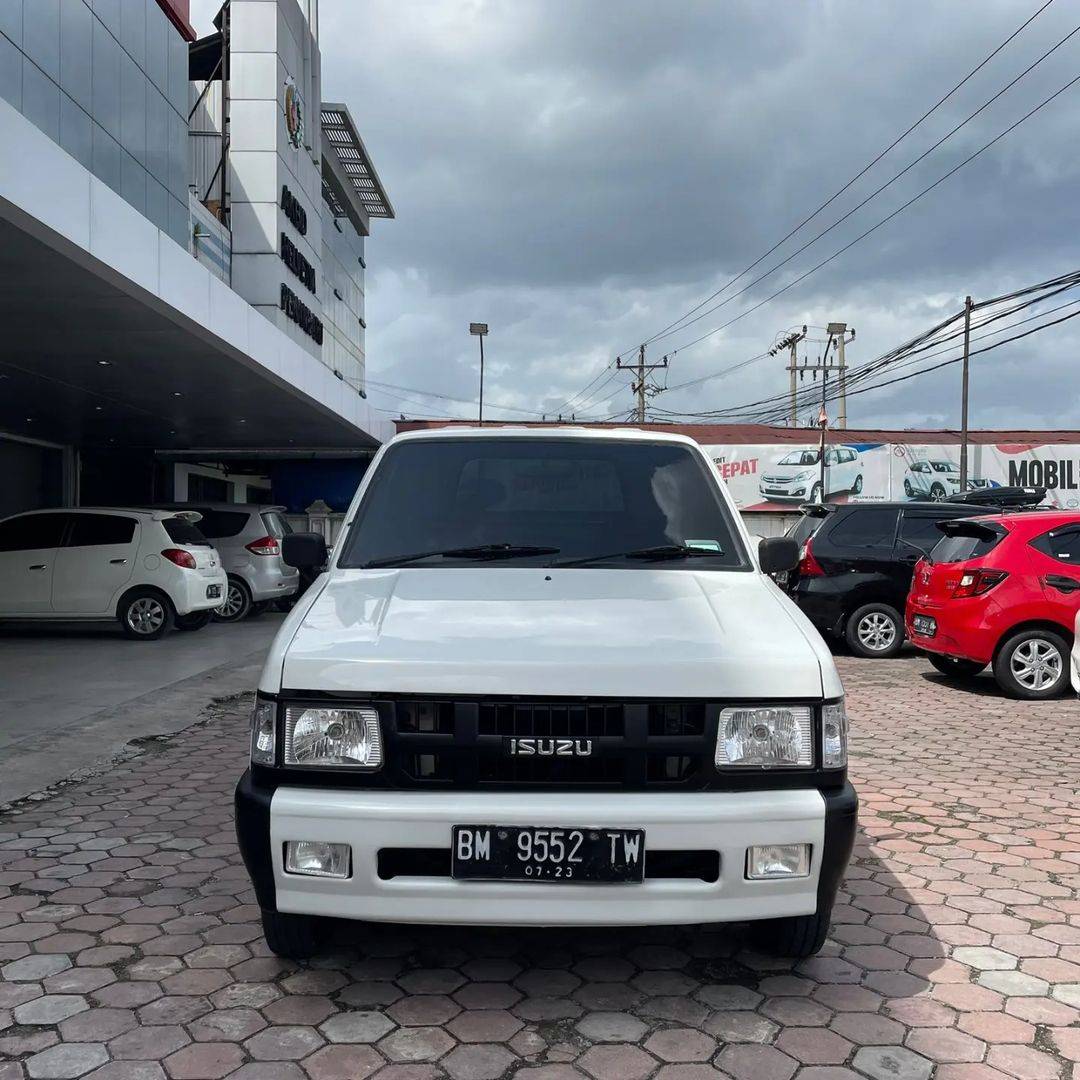 Second Hand 2018 Isuzu Panther Second Hand 2018 Isuzu Panther