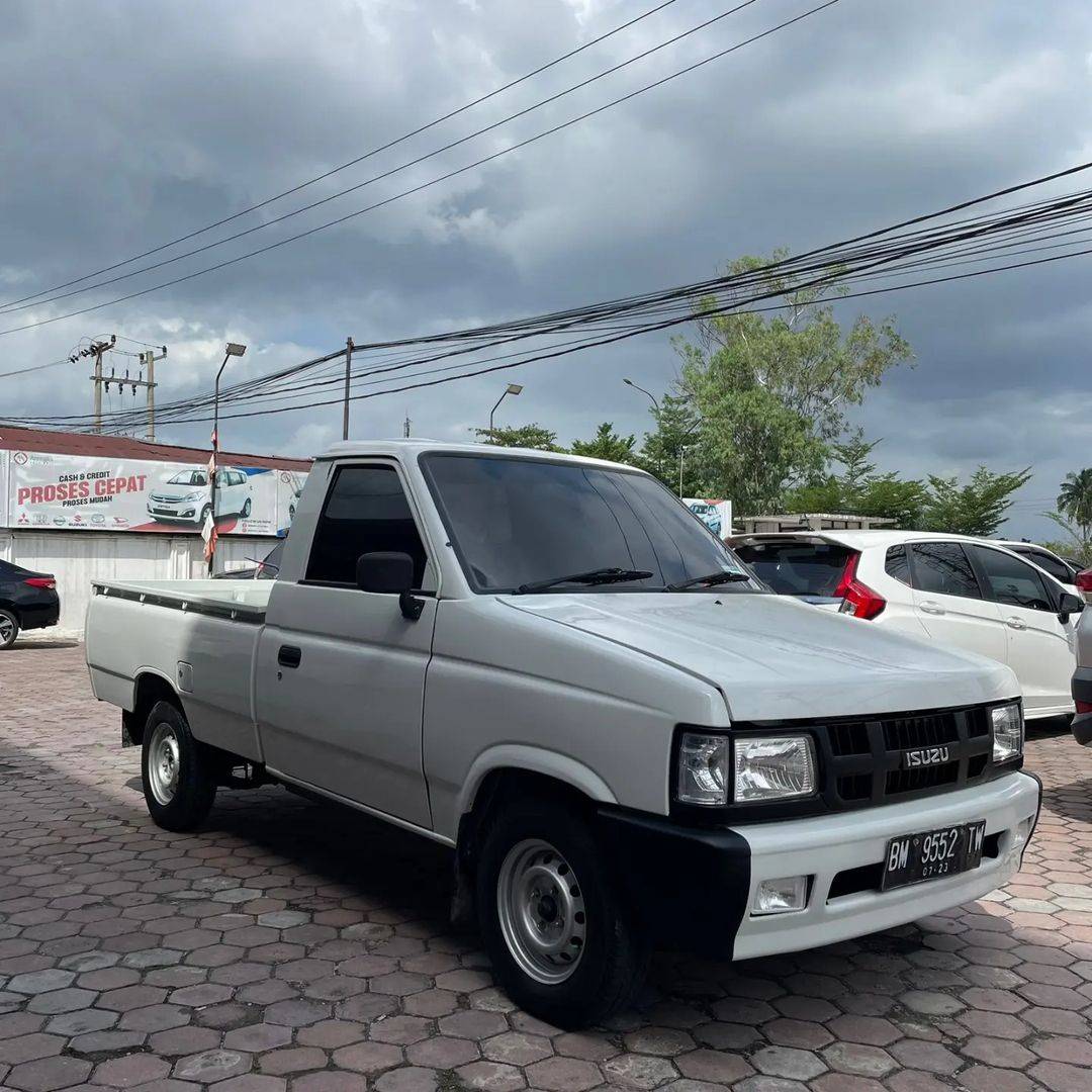 2018 Isuzu Panther 2018 Isuzu Panther