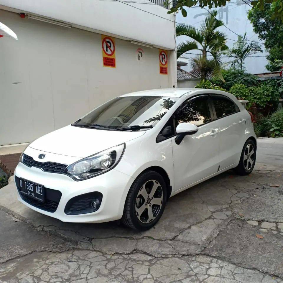 2014 Kia Rio  1.4L AT 2014 Kia Rio  1.4L AT