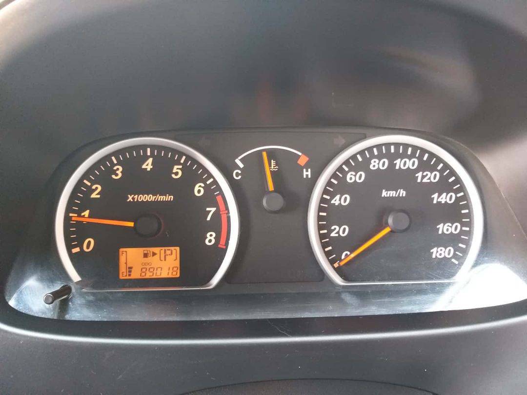 2015 Daihatsu Luxio 1.5L X AT STD 2015 Daihatsu Luxio 1.5L X AT STD