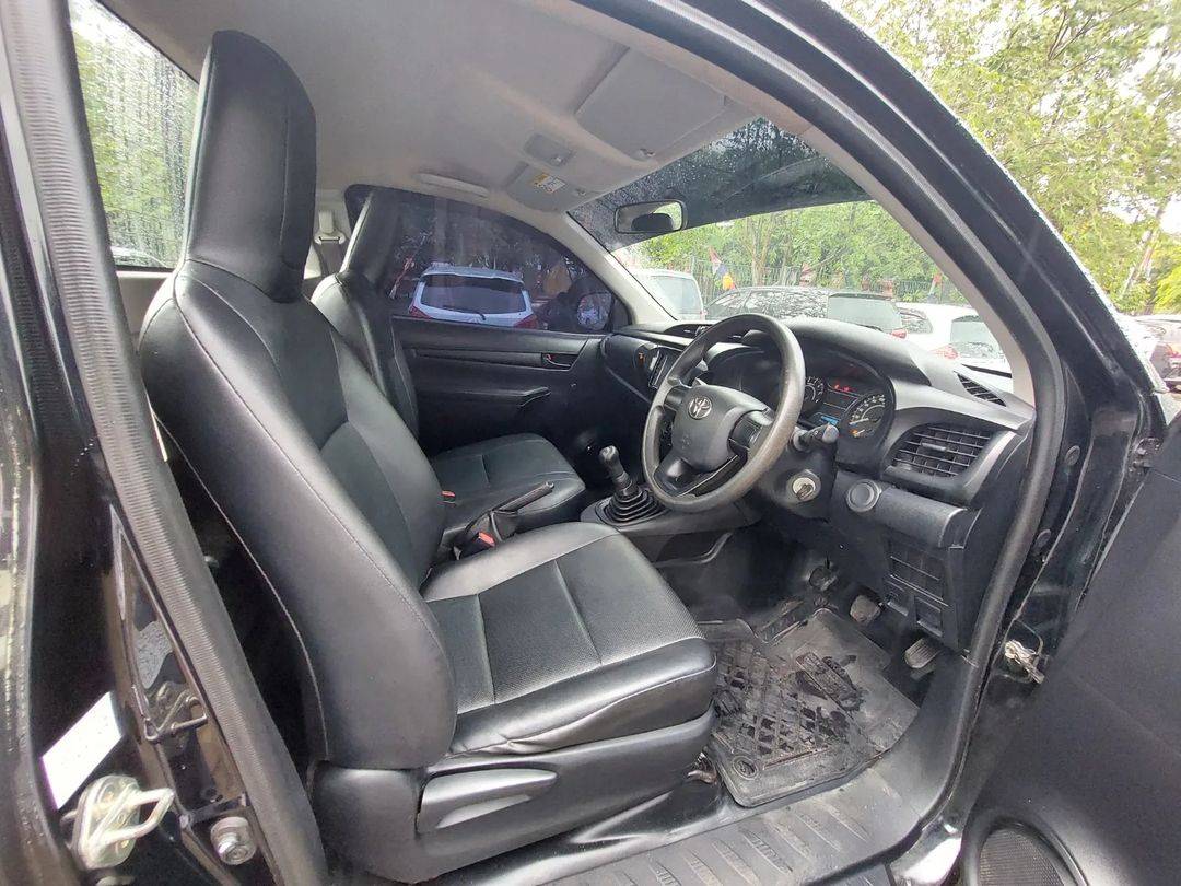 2019 Toyota Hilux Double Cabin 2.5L MT 2019 Toyota Hilux Double Cabin 2.5L MT