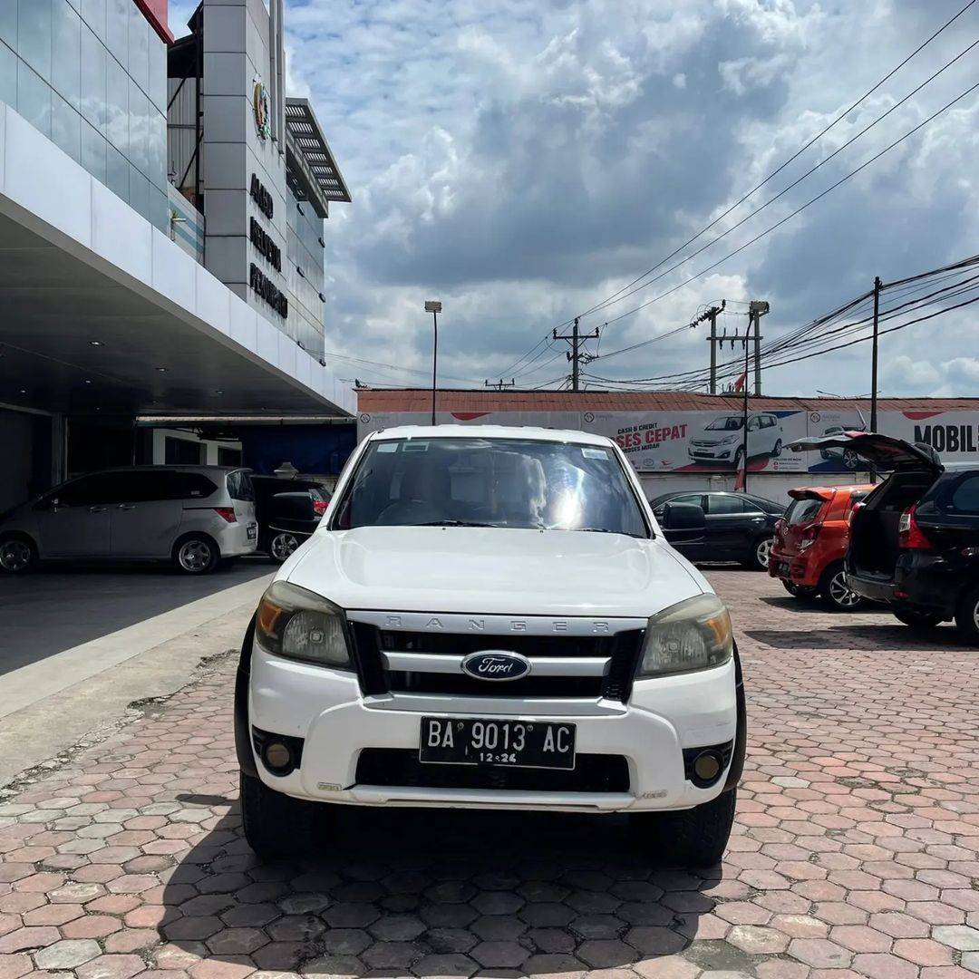 Second Hand 2011 Ford Ranger DC 2.5 XLT 4X4 MT Second Hand 2011 Ford Ranger DC 2.5 XLT 4X4 MT