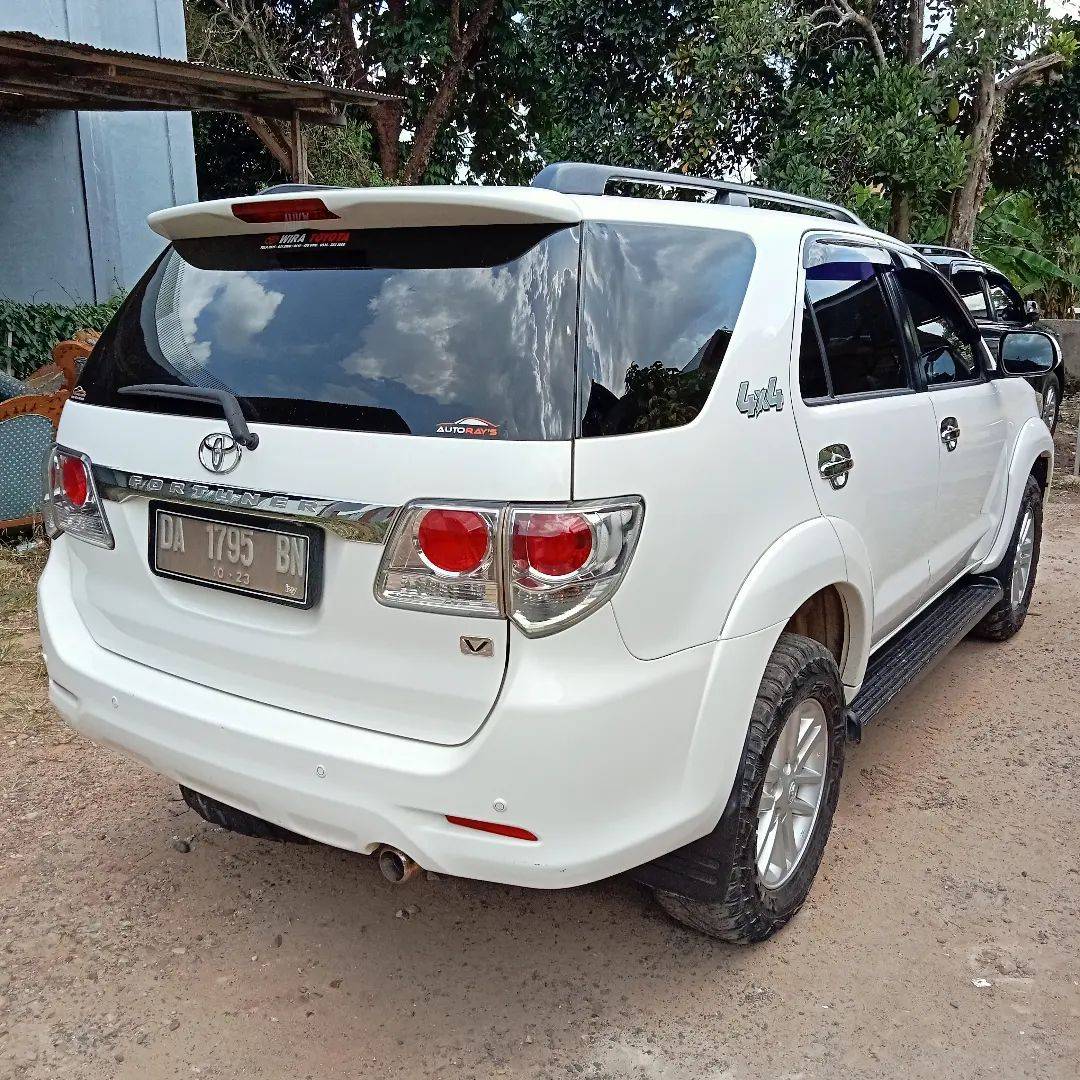 2013 Toyota Fortuner  2.7 L 4X4 V LUX A/T 2013 Toyota Fortuner  2.7 L 4X4 V LUX A/T