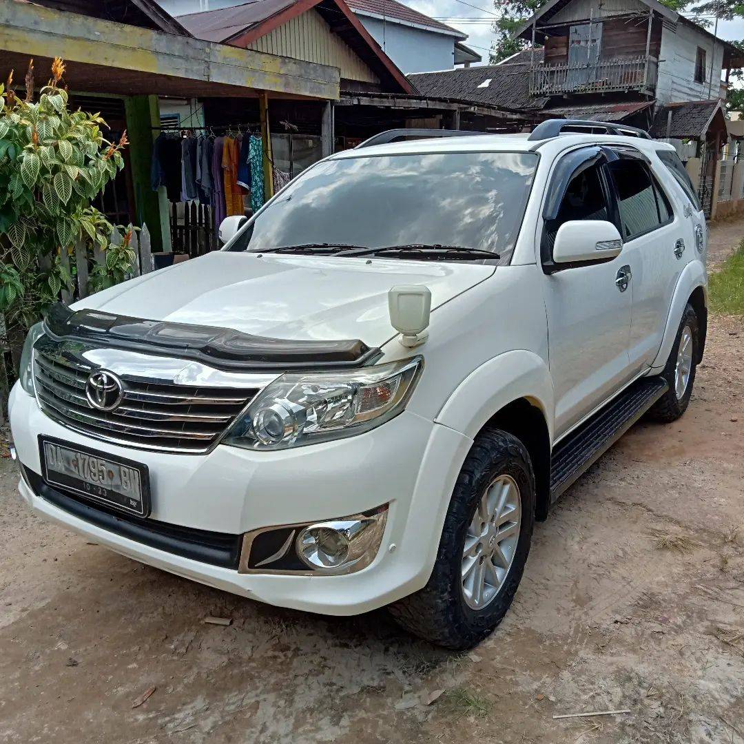 2013 Toyota Fortuner  2.7 L 4X4 V LUX A/T 2013 Toyota Fortuner  2.7 L 4X4 V LUX A/T