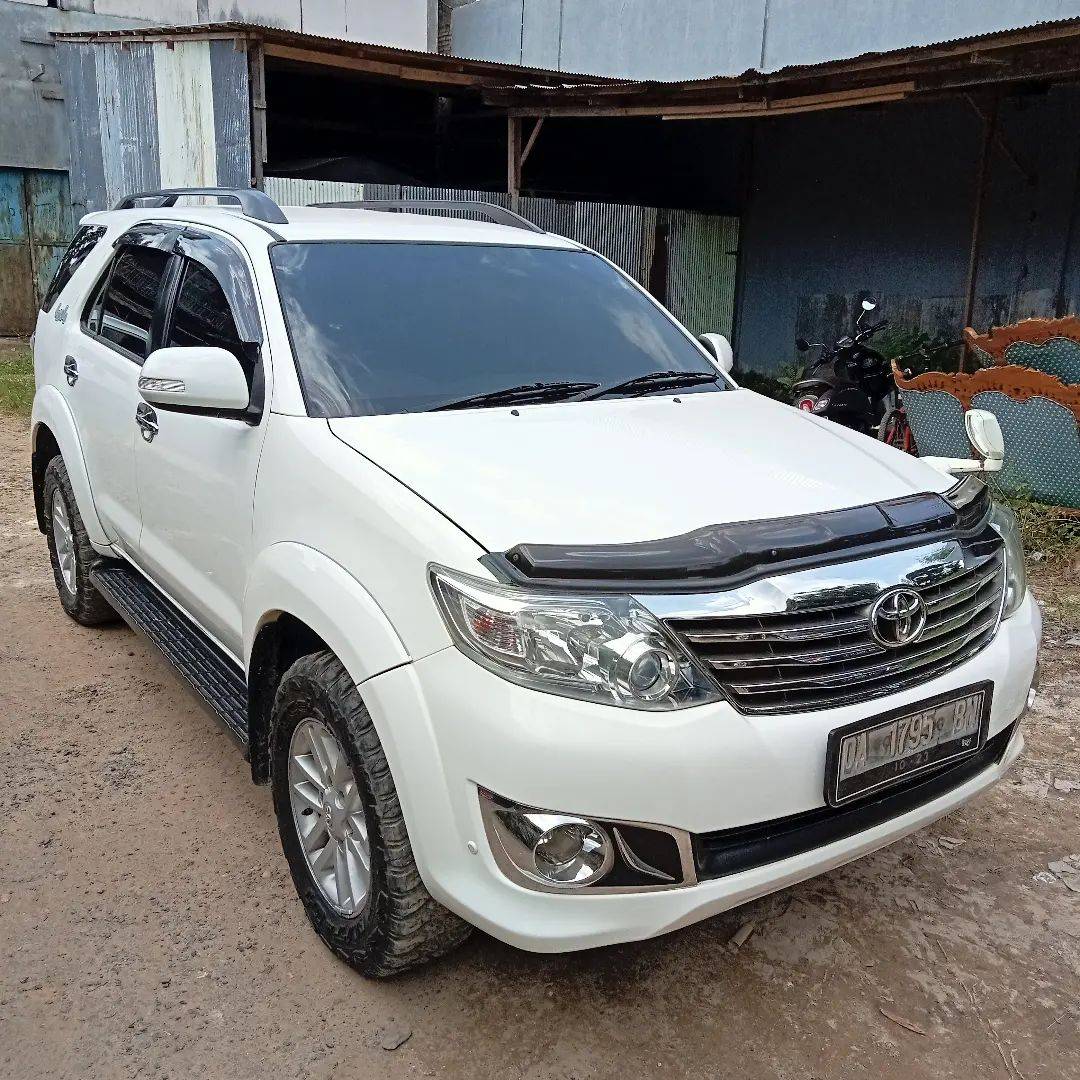 2013 Toyota Fortuner  2.7 L 4X4 V LUX A/T 2013 Toyota Fortuner  2.7 L 4X4 V LUX A/T