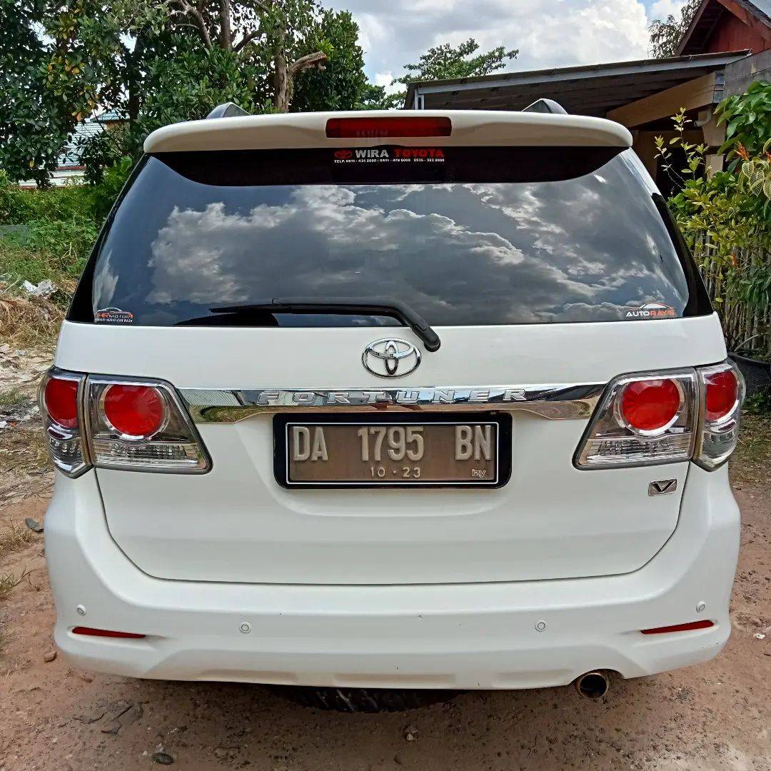 2013 Toyota Fortuner  2.7 L 4X4 V LUX A/T 2013 Toyota Fortuner  2.7 L 4X4 V LUX A/T