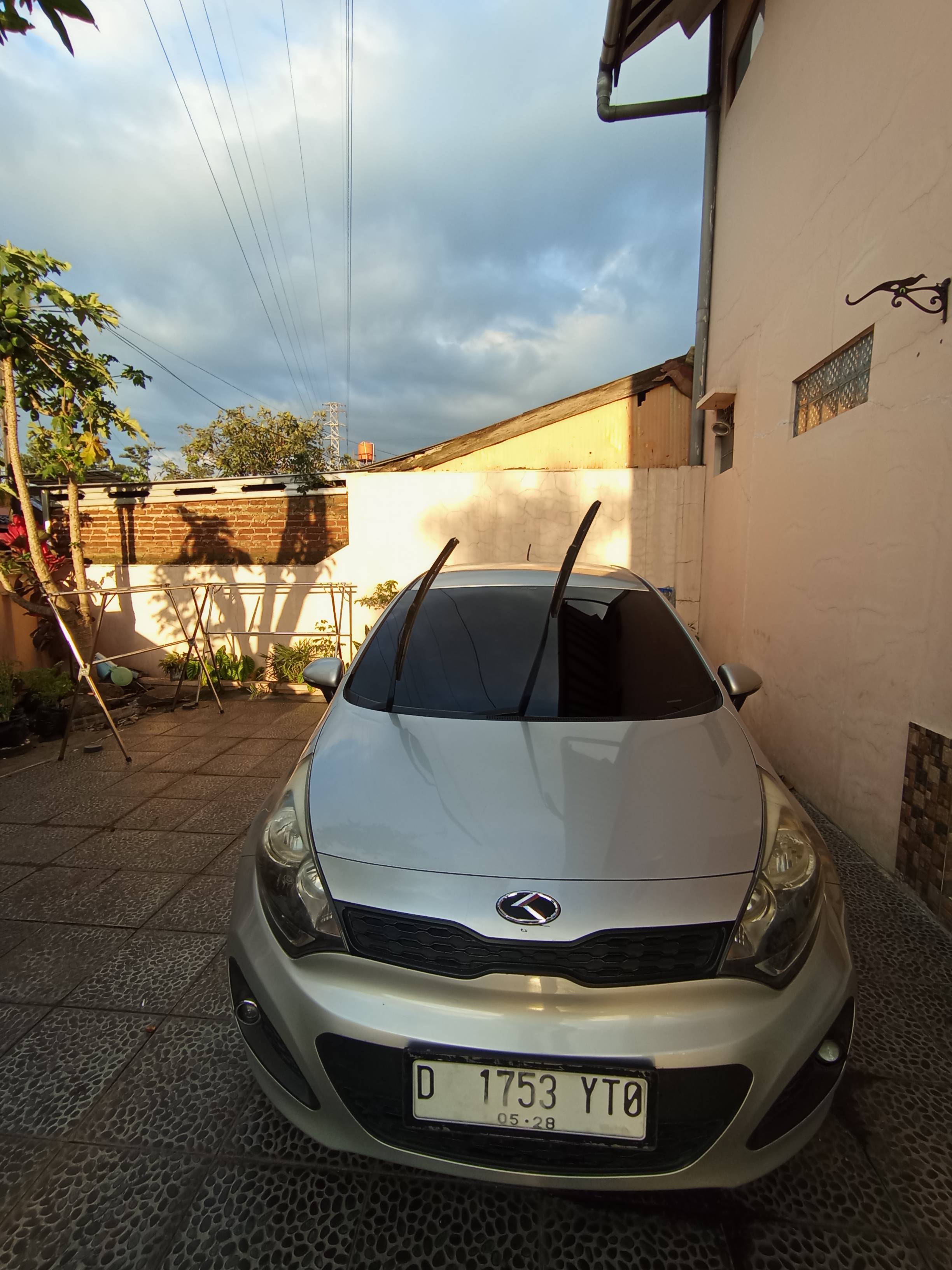 2012 Kia Rio  1.4 M Bensin MT Bekas 2012 Kia Rio  1.4 M Bensin MT Bekas