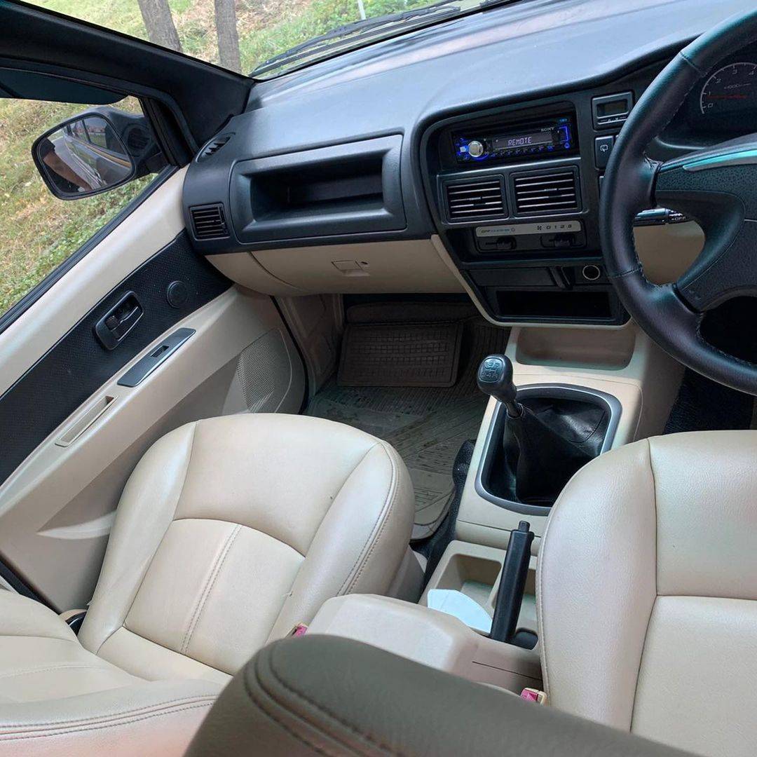 2010 Isuzu Panther LS 2.5 MT 2010 Isuzu Panther LS 2.5 MT