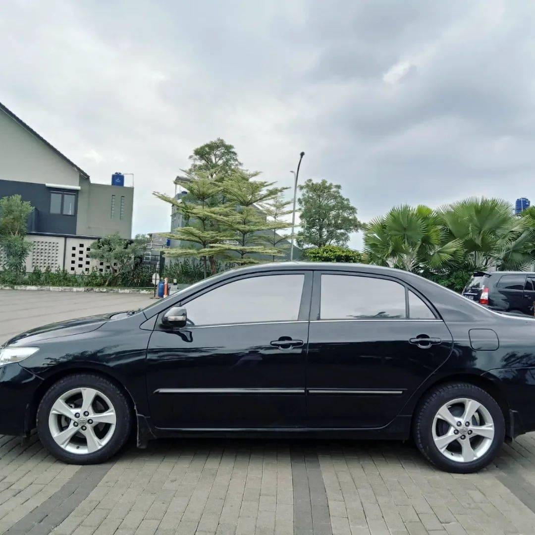 2013 Toyota Corolla Altis E 1.8L MT 2013 Toyota Corolla Altis E 1.8L MT