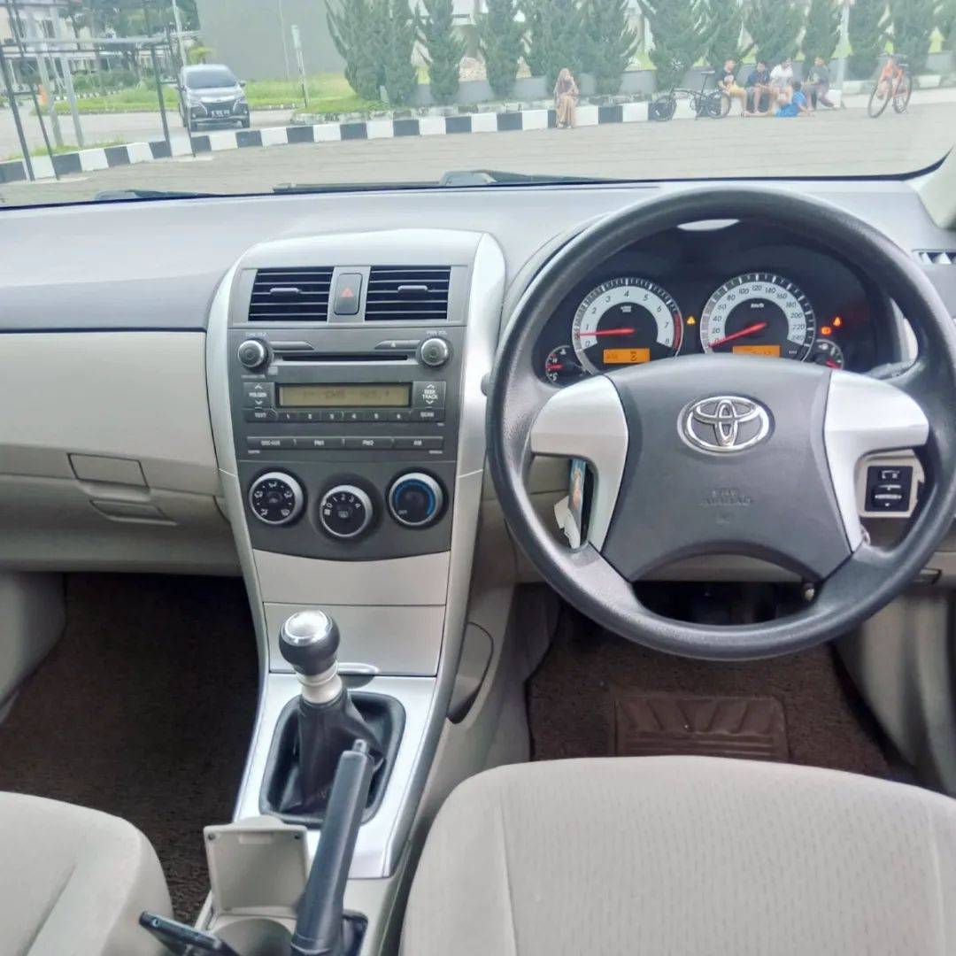 2013 Toyota Corolla Altis E 1.8L MT 2013 Toyota Corolla Altis E 1.8L MT