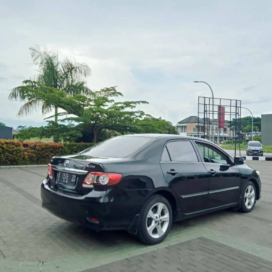 2013 Toyota Corolla Altis E 1.8L MT 2013 Toyota Corolla Altis E 1.8L MT
