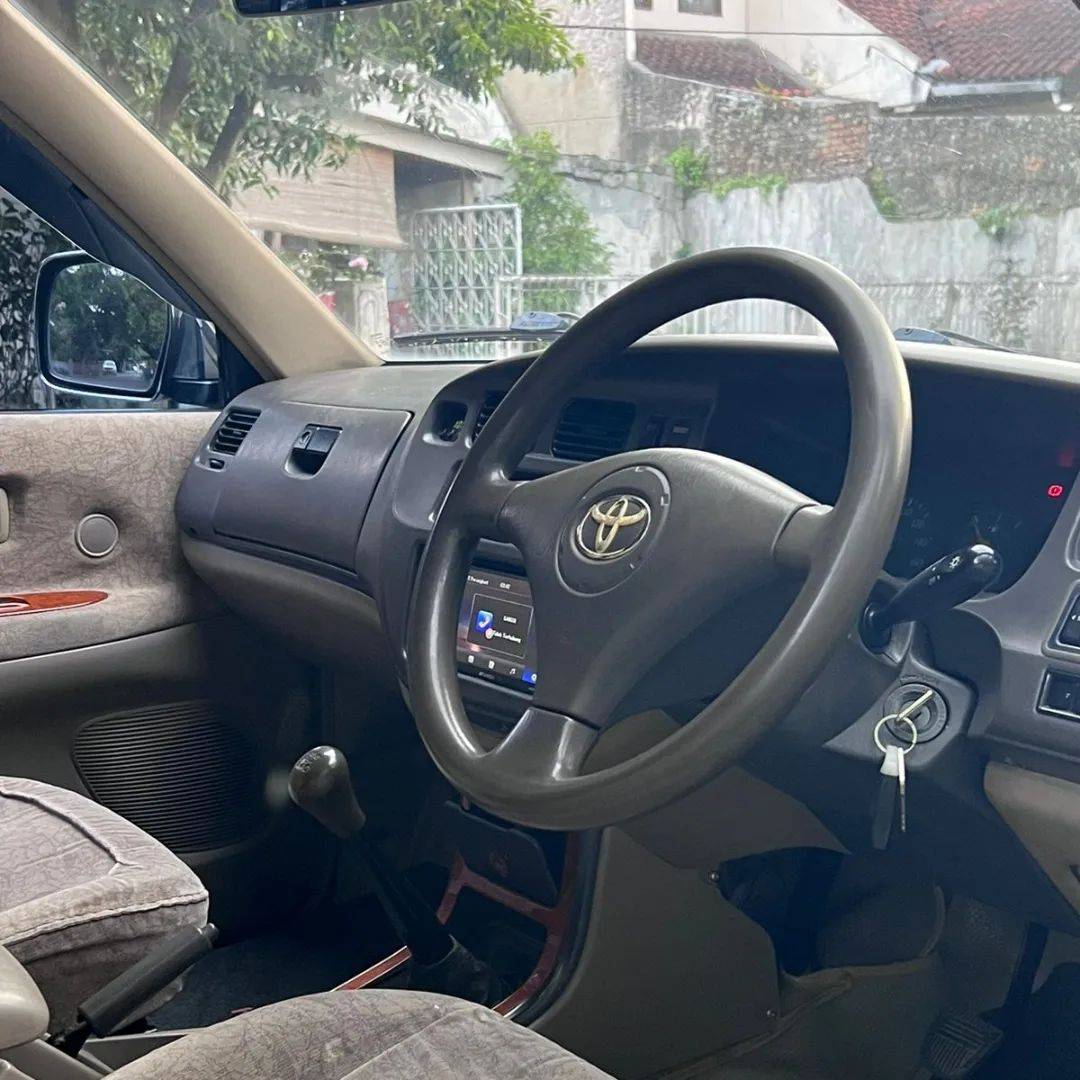 2004 Toyota Kijang  2004 Toyota Kijang