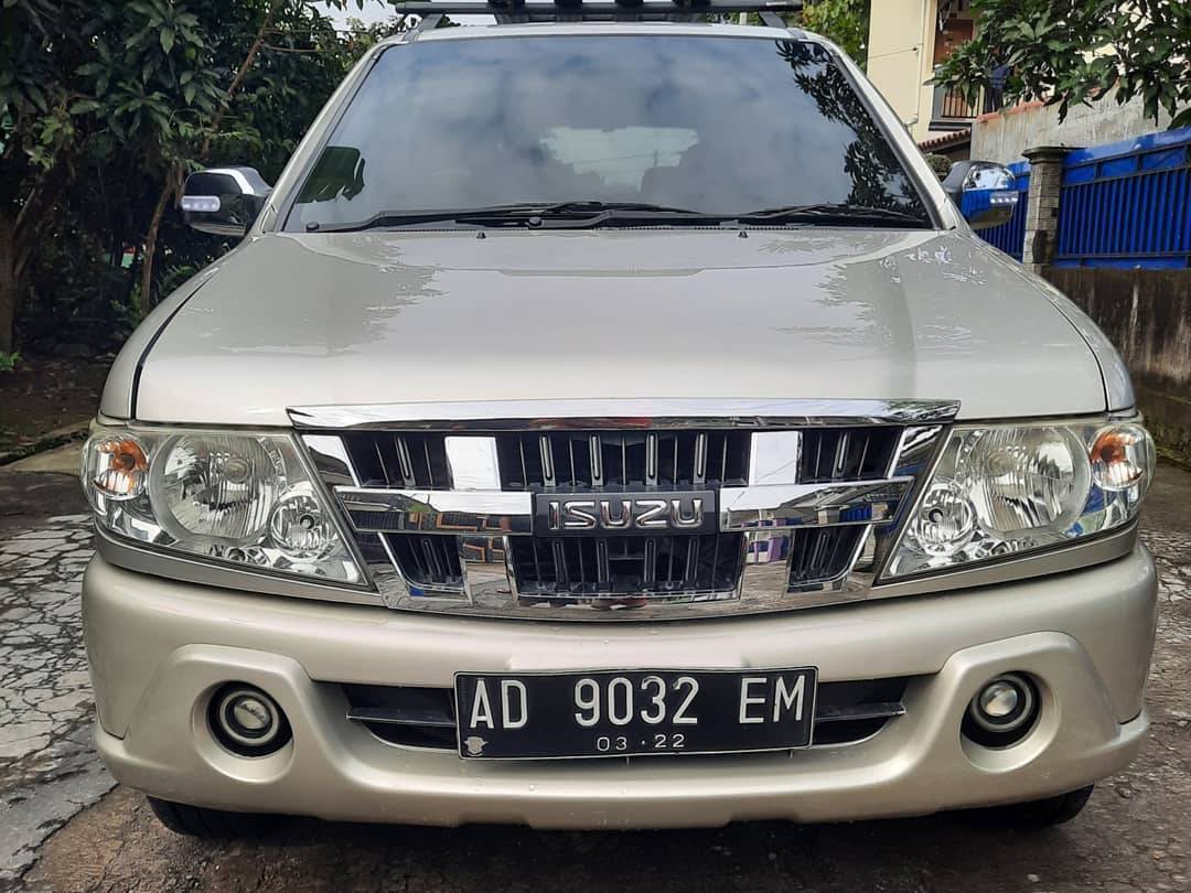 2010 Isuzu Panther Bekas 2010 Isuzu Panther Bekas