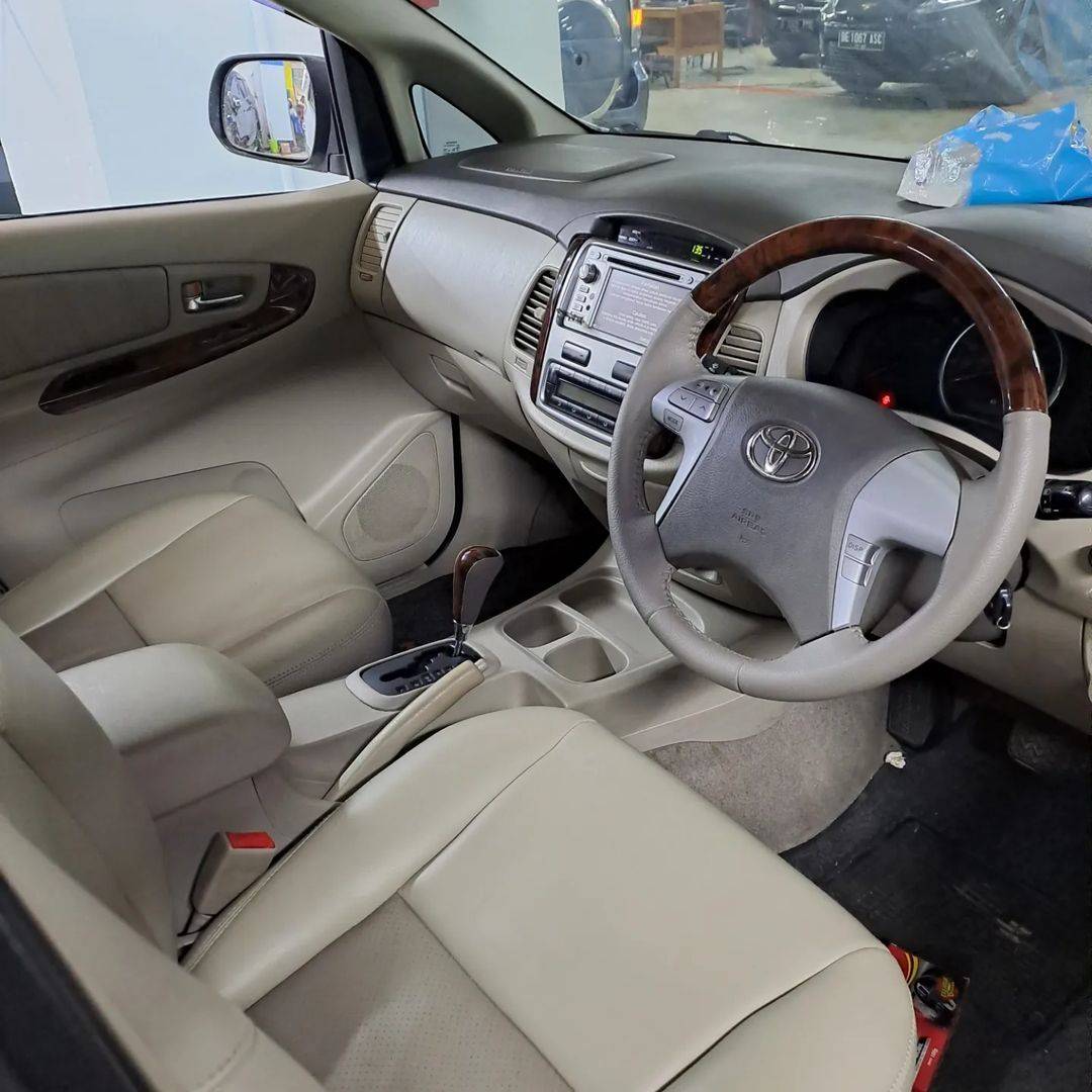 2012 Toyota Innova 2012 Toyota Innova