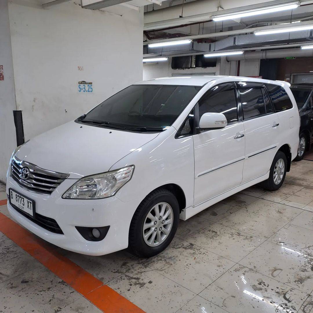2012 Toyota Innova 2012 Toyota Innova