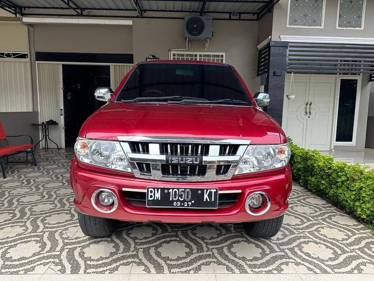 Second Hand 2012 Isuzu Panther Second Hand 2012 Isuzu Panther