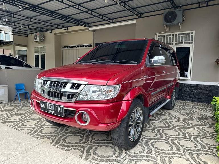 2012 Isuzu Panther 2012 Isuzu Panther