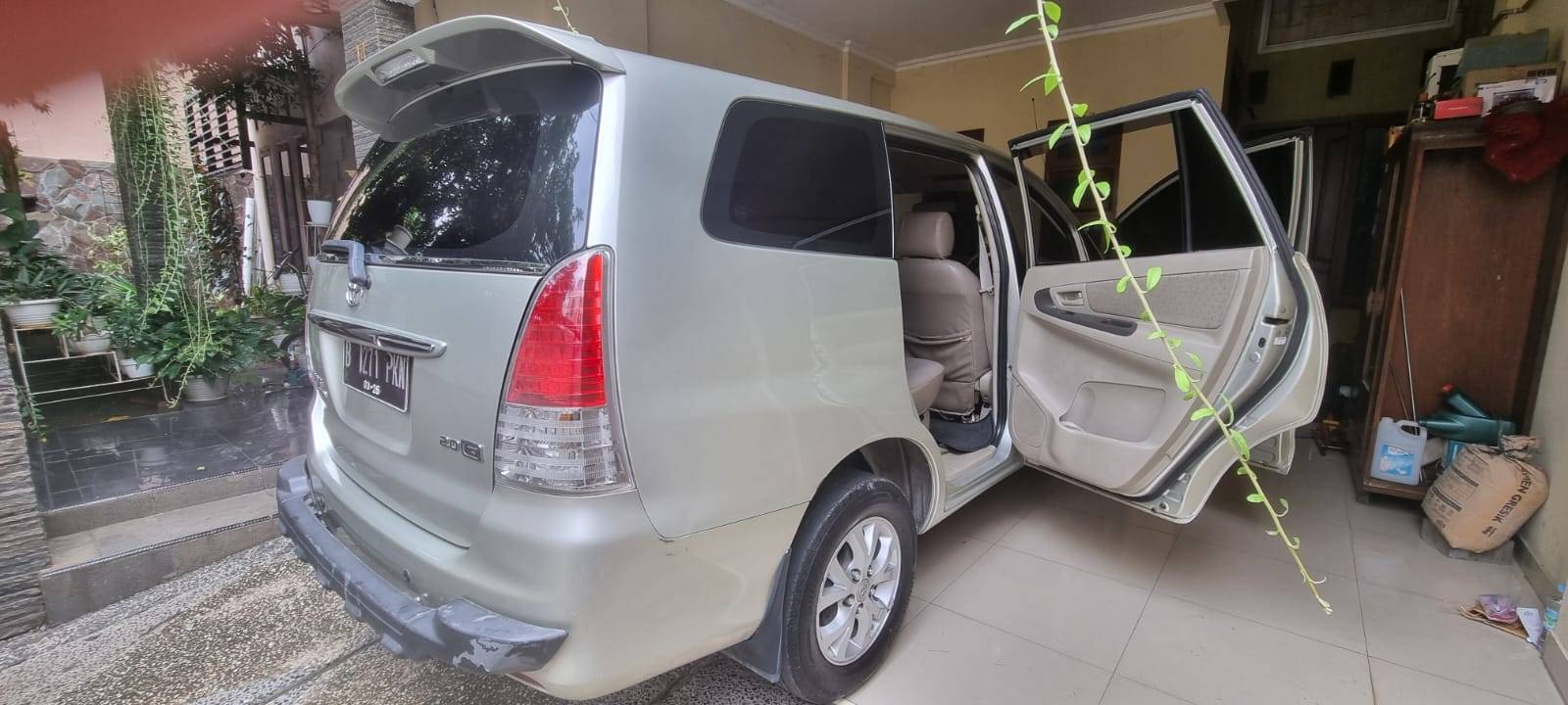 2011 Toyota Kijang Innova 2011 Toyota Kijang Innova