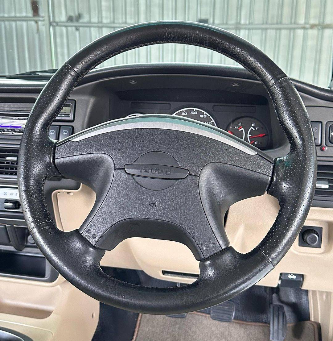 2012 Isuzu Panther 2012 Isuzu Panther