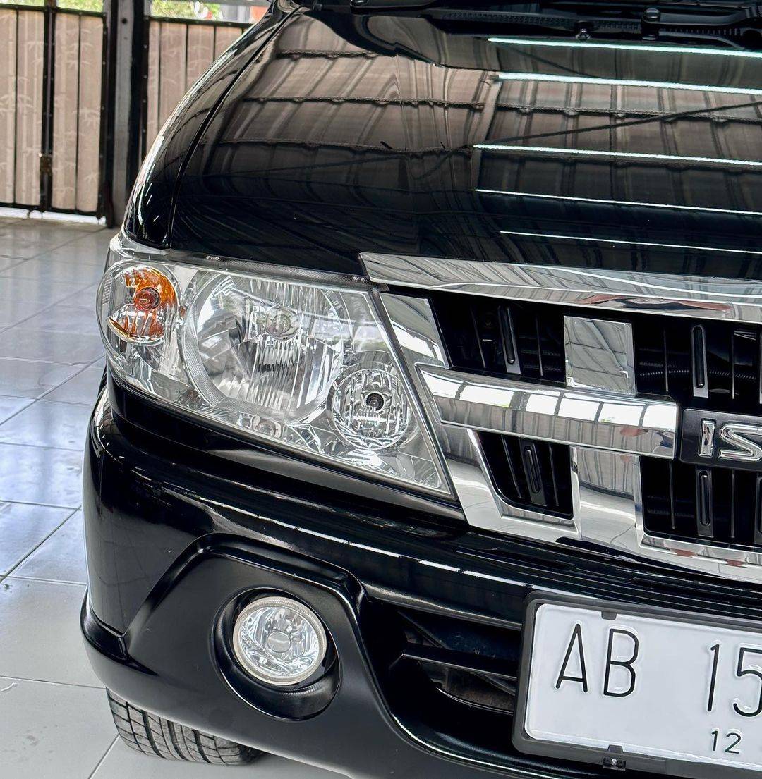 2012 Isuzu Panther 2012 Isuzu Panther