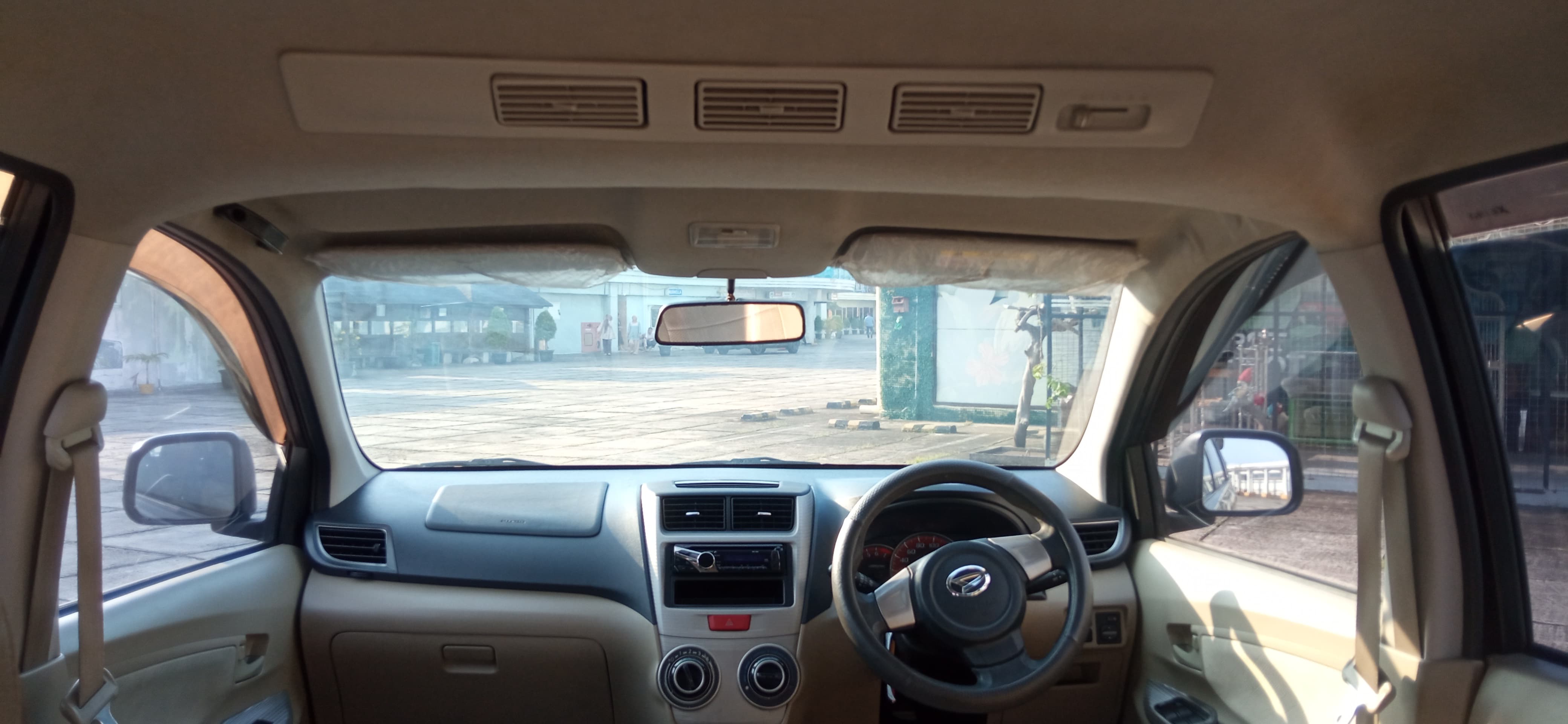 2015 Daihatsu Xenia 2015 Daihatsu Xenia