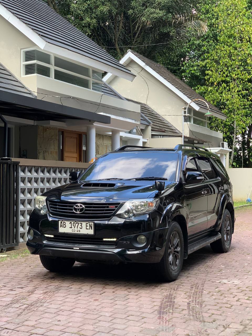 2015 Toyota Fortuner  2.5L G VNT TRD Diesel AT 2015 Toyota Fortuner  2.5L G VNT TRD Diesel AT