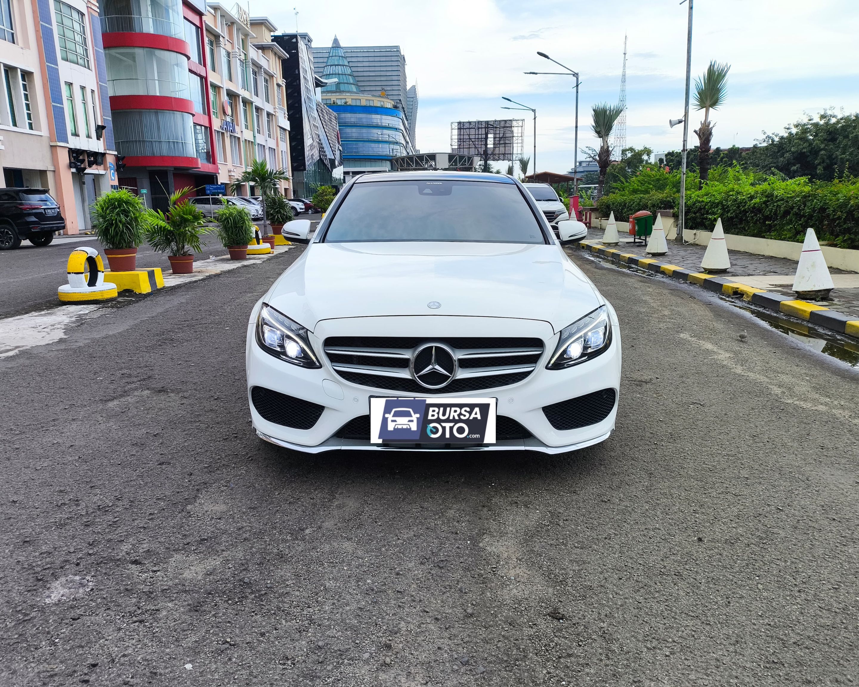 Second Hand 2015 Mercedes Benz C-Class Sedan Second Hand 2015 Mercedes Benz C-Class Sedan