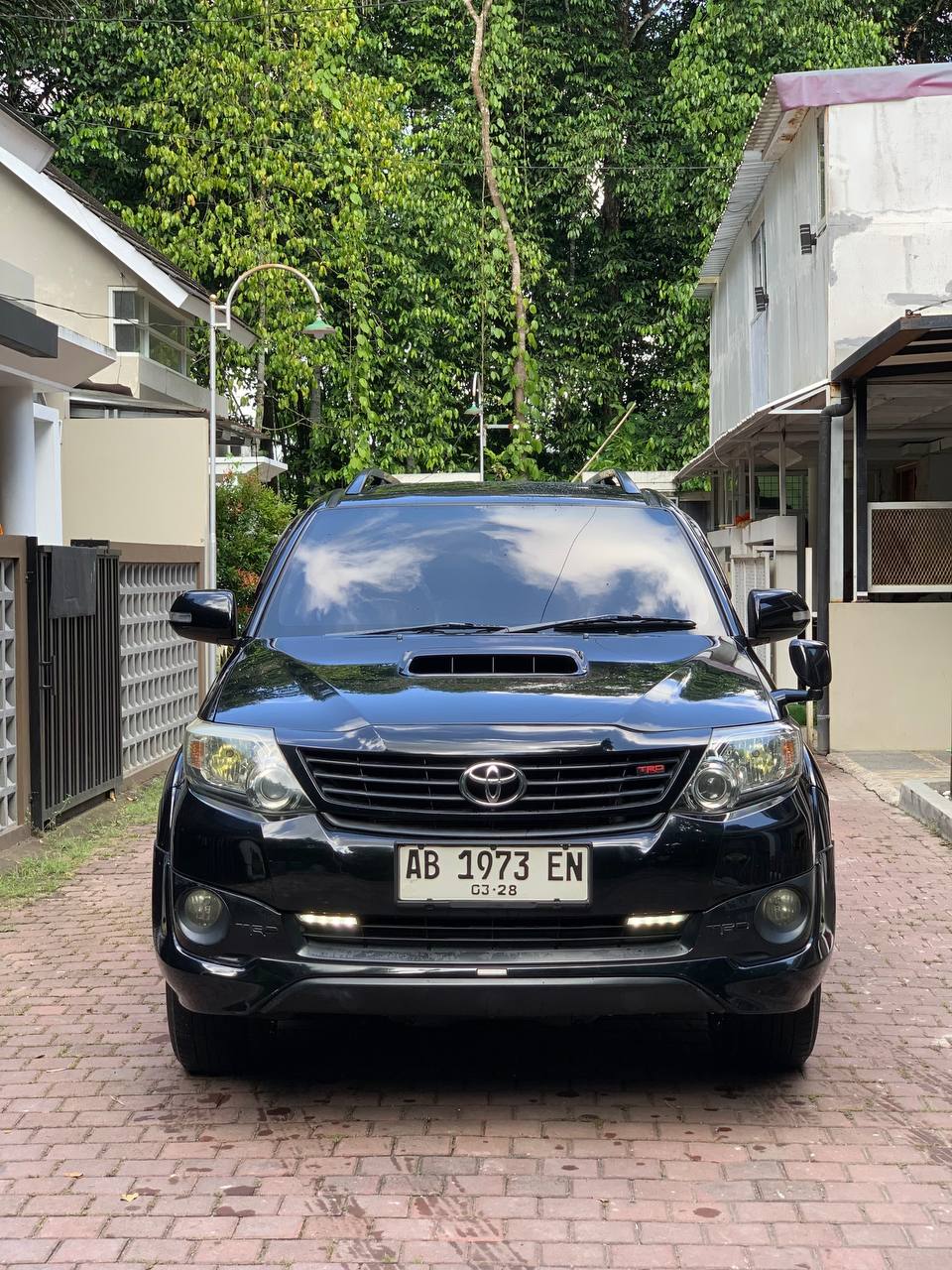 Second Hand 2015 Toyota Fortuner  2.5L G VNT TRD Diesel AT Second Hand 2015 Toyota Fortuner  2.5L G VNT TRD Diesel AT