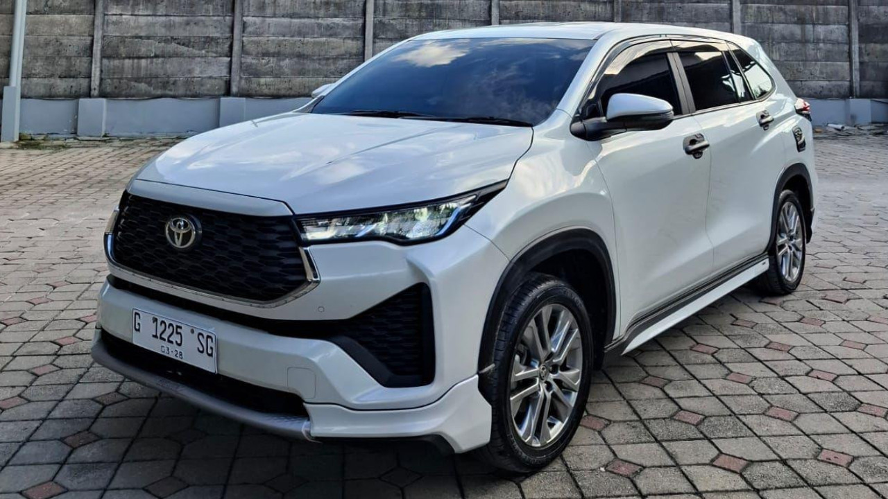 2023 Toyota Kijang Innova Zenix Hybrid EV 2023 Toyota Kijang Innova Zenix Hybrid EV