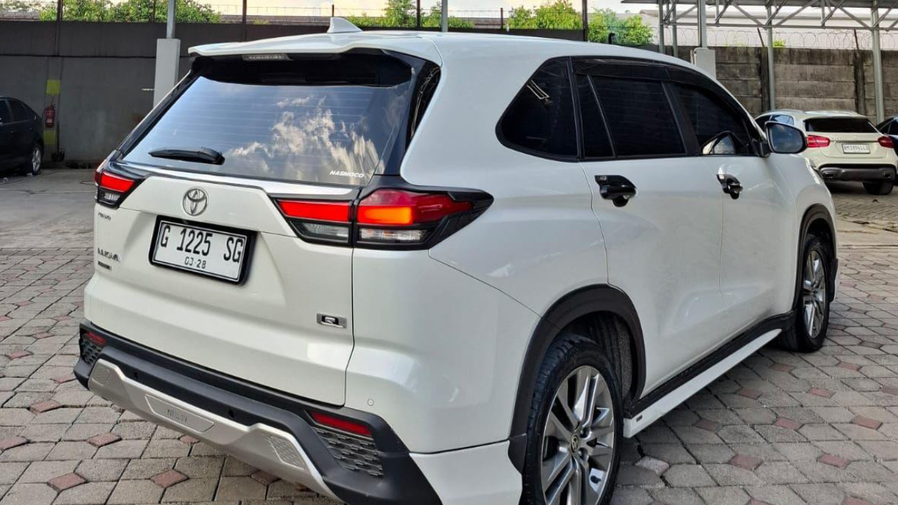 2023 Toyota Kijang Innova Zenix Hybrid EV 2023 Toyota Kijang Innova Zenix Hybrid EV