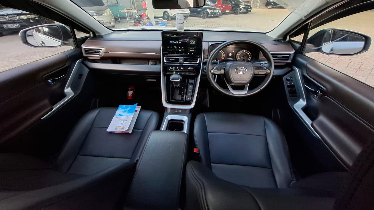 2023 Toyota Kijang Innova Zenix Hybrid EV 2023 Toyota Kijang Innova Zenix Hybrid EV