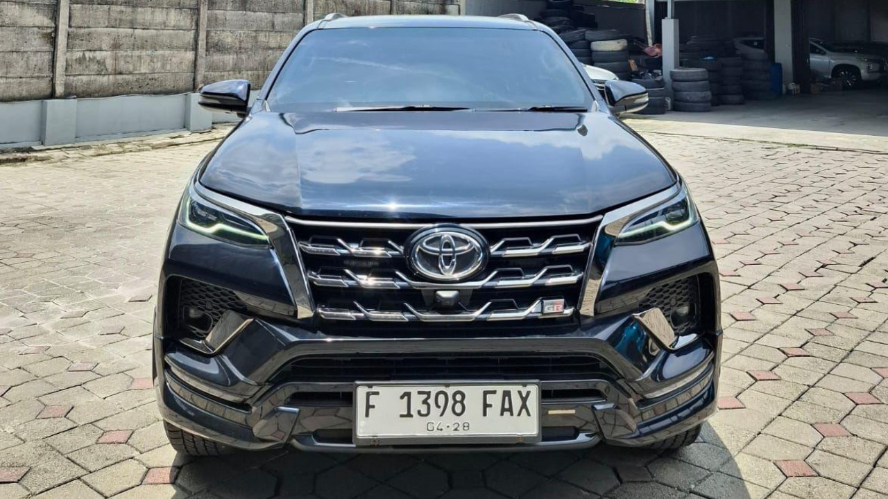 2023 Toyota Fortuner 2.8 GR Sport 4x4 AT Bekas 2023 Toyota Fortuner 2.8 GR Sport 4x4 AT Bekas