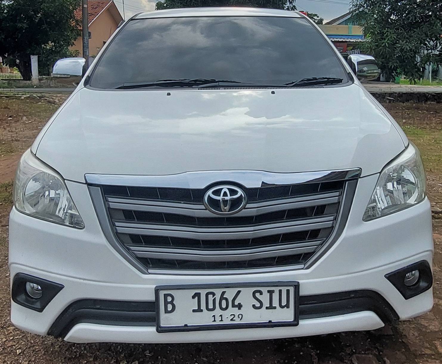 Second Hand 2014 Toyota Innova E Diesel MT Second Hand 2014 Toyota Innova E Diesel MT