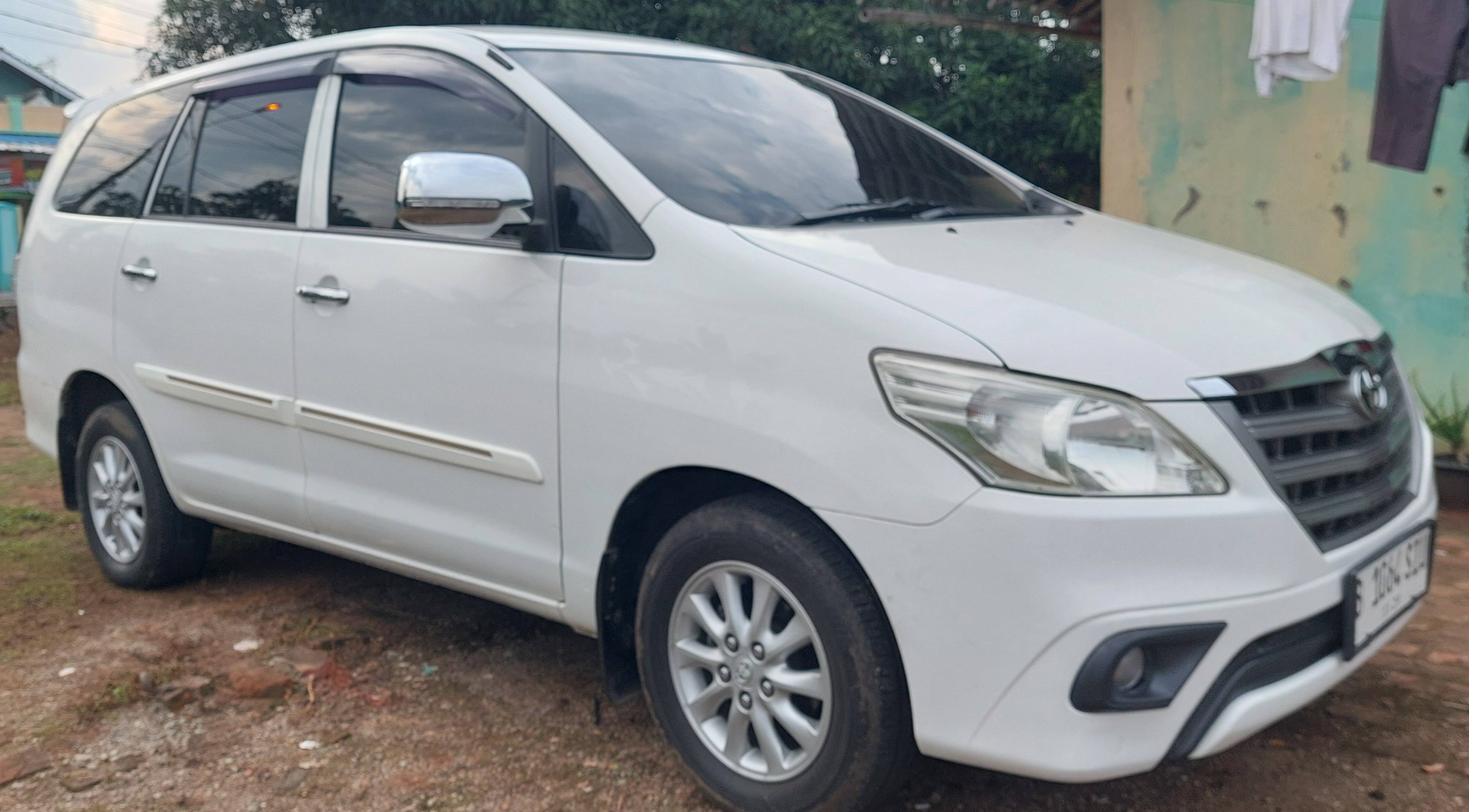 2014 Toyota Innova E Diesel MT 2014 Toyota Innova E Diesel MT