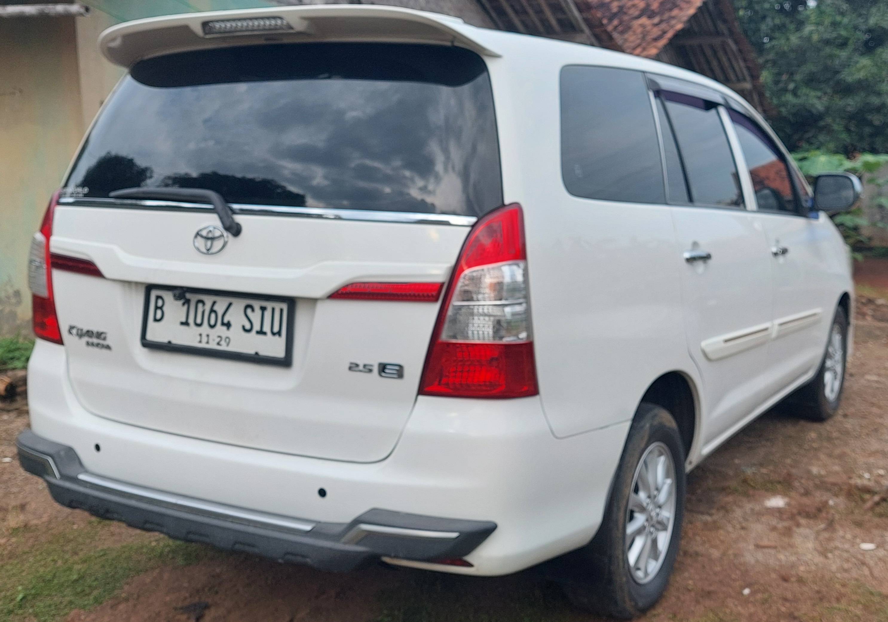 2014 Toyota Innova E Diesel MT 2014 Toyota Innova E Diesel MT