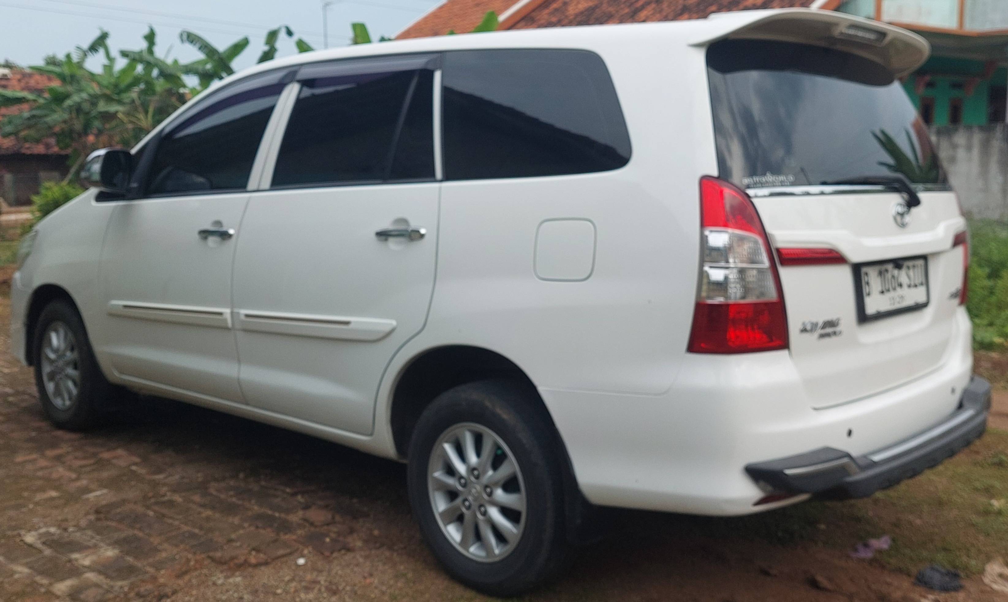 2014 Toyota Innova E Diesel MT 2014 Toyota Innova E Diesel MT